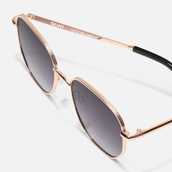 New Quay Australia Unisex Big Time Texture Gold Frame/Smoke Lens Sunglasses - Picture 5 of 6